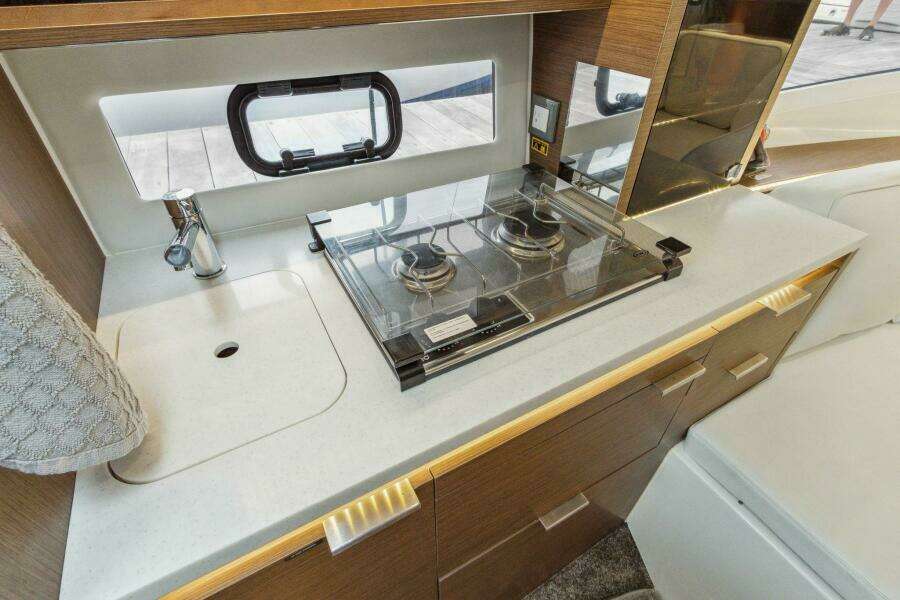 2022 Jeanneau Leader 10.5