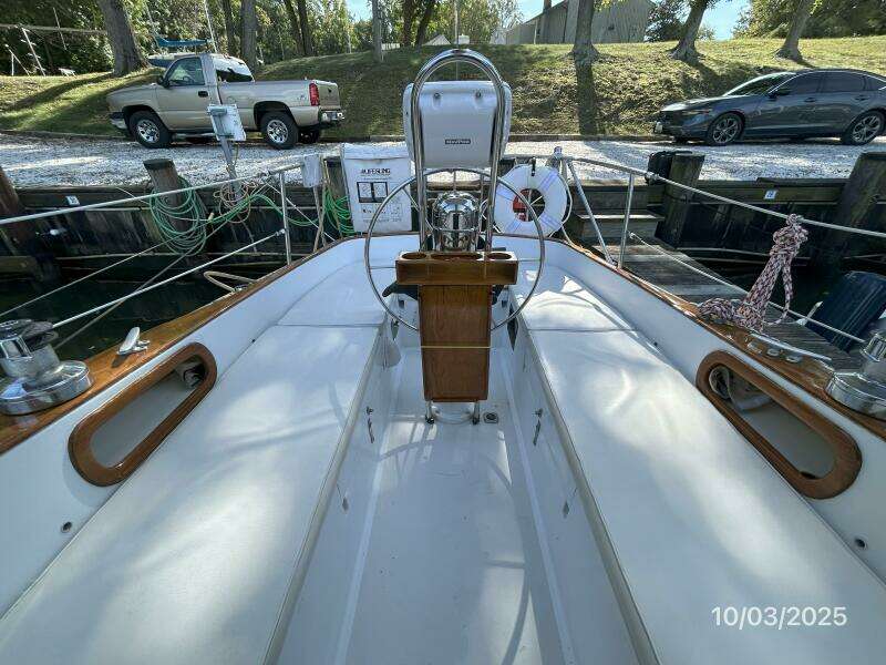 35' Bristol cockpit aft
