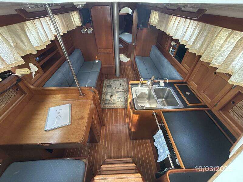 35' Bristol salon forward