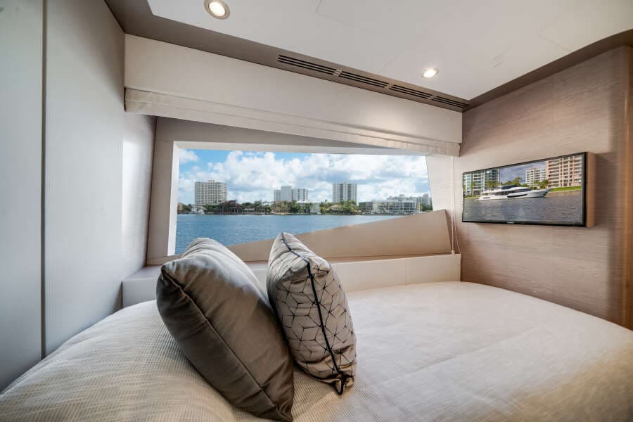 2022 Ocean Alexander 32L