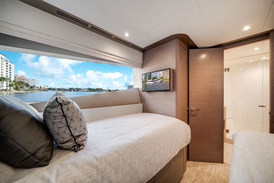 2022 Ocean Alexander 32L