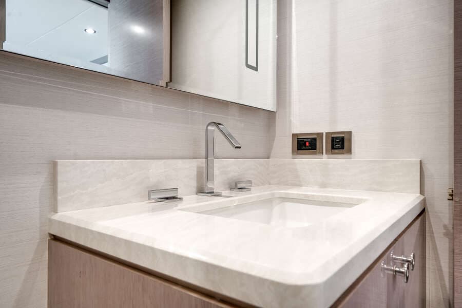 2022 Ocean Alexander 32L