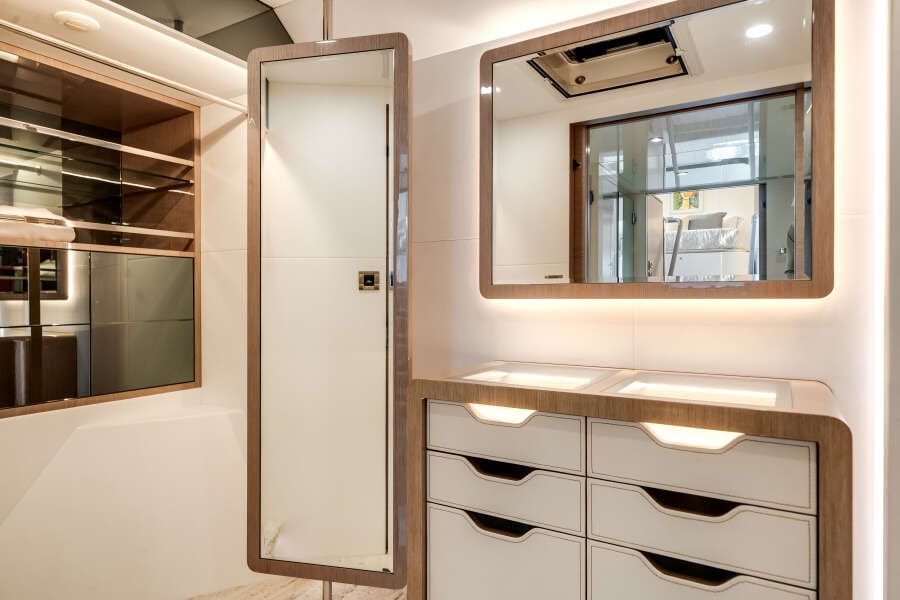 2022 Ocean Alexander 32L