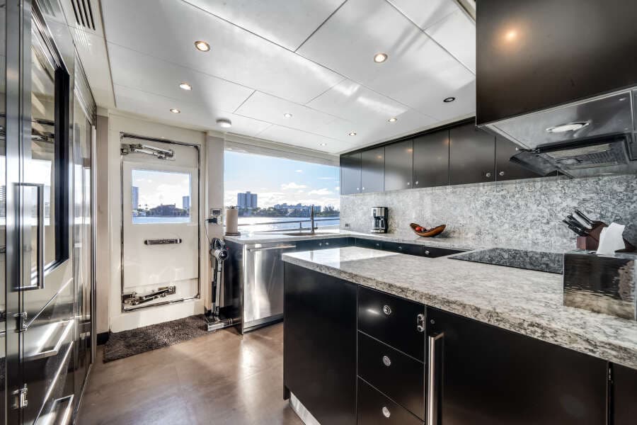 2022 Ocean Alexander 32L