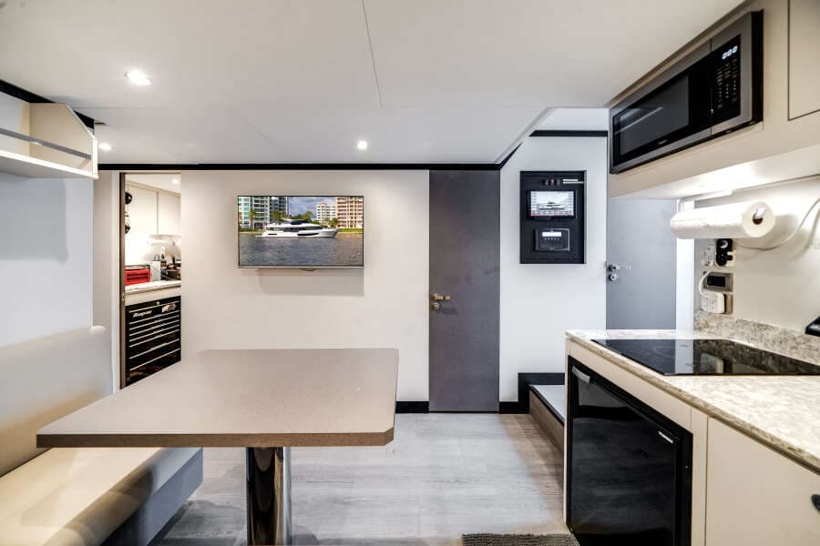 2022 Ocean Alexander 32L