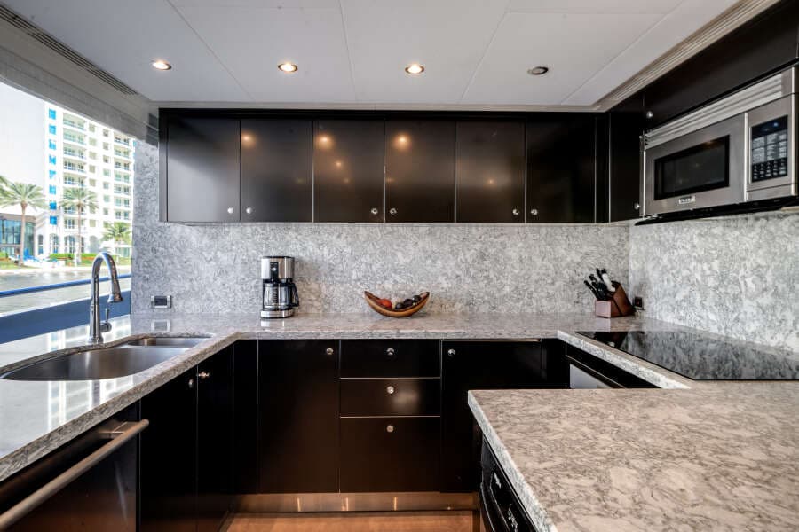 2022 Ocean Alexander 32L