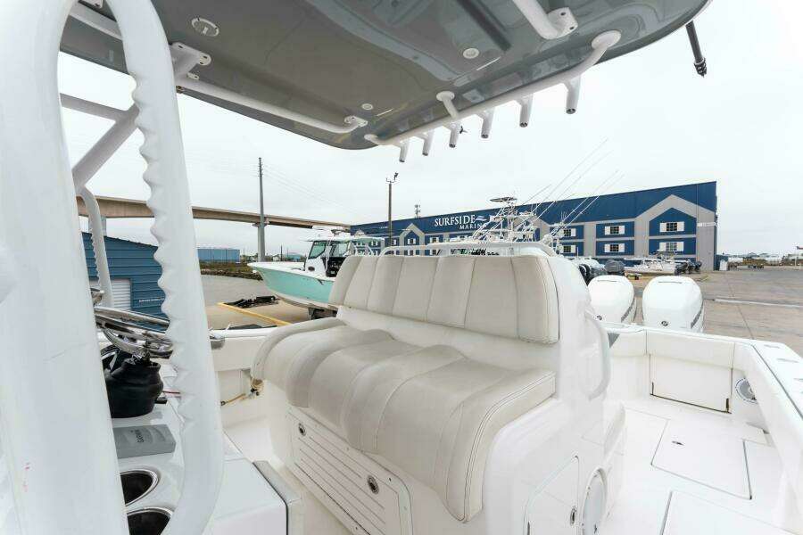 2019 Invincible 39 Open