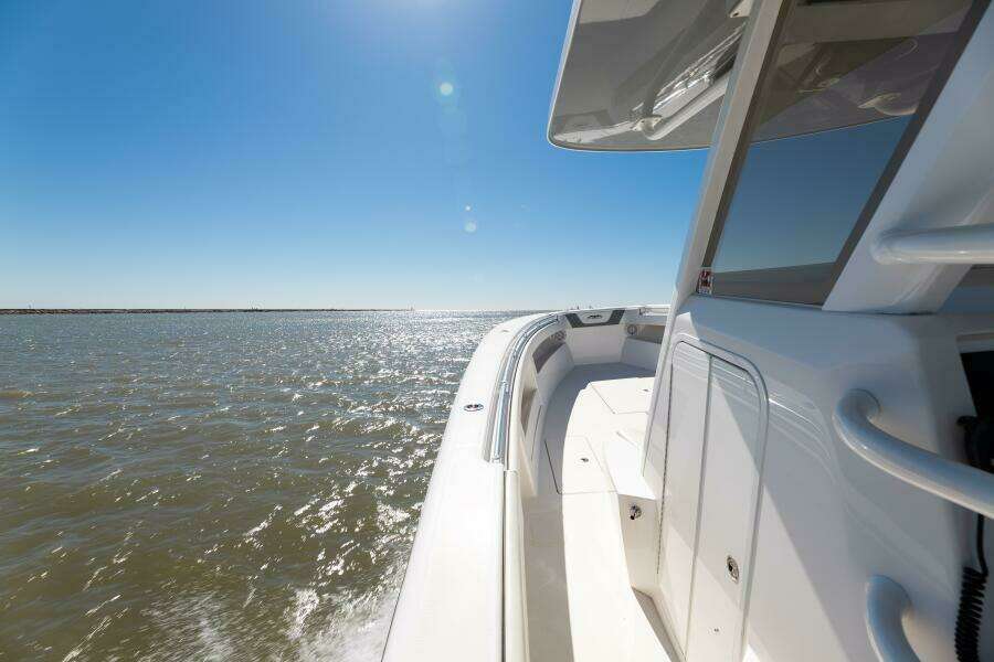 2019 Invincible 39 Open