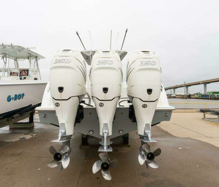 2019 Invincible 39 Open