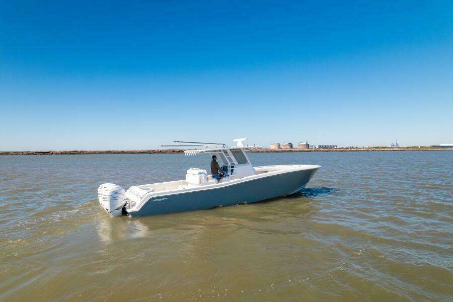 2019 Invincible 39 Open