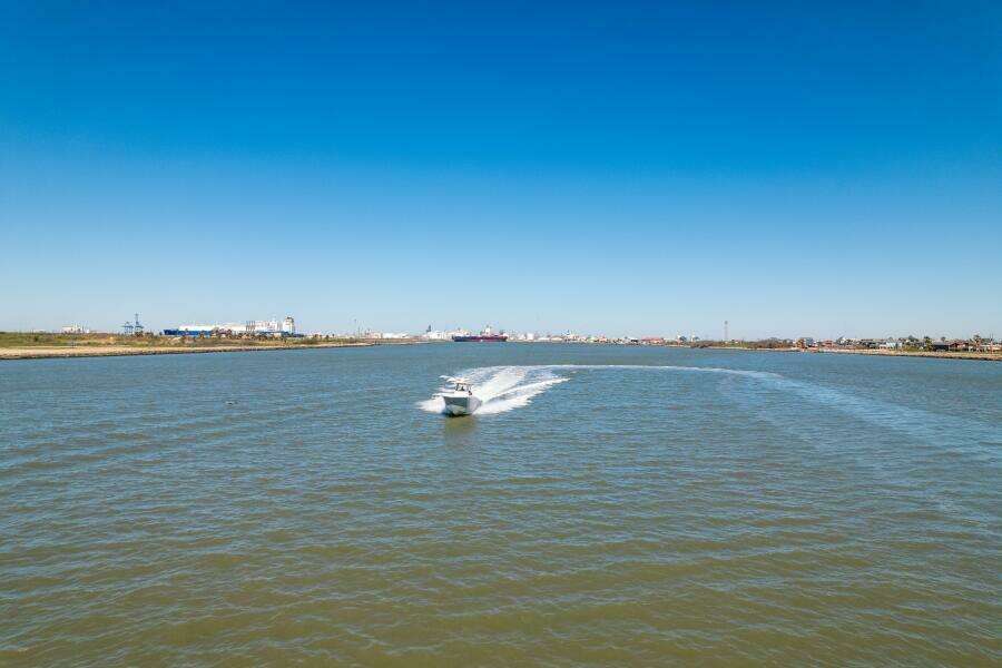 2019 Invincible 39 Open