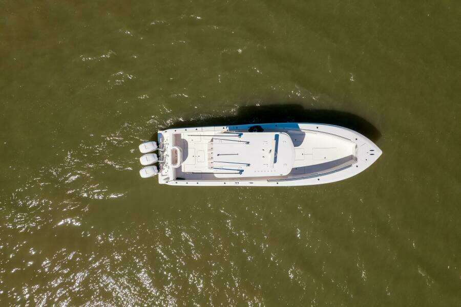 2019 Invincible 39 Open