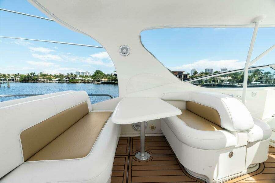 2001 Sea Ray 540 Cockpit Motor Yacht