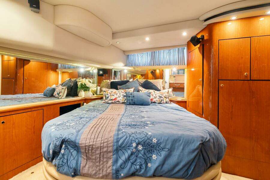 2001 Sea Ray 540 Cockpit Motor Yacht