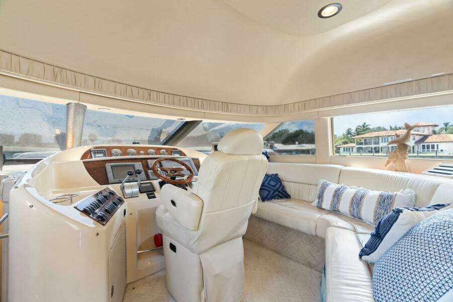 2001 Sea Ray 540 Cockpit Motor Yacht
