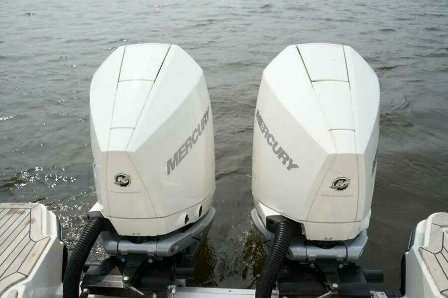 2023 Sea Ray SLX 310 Outboard