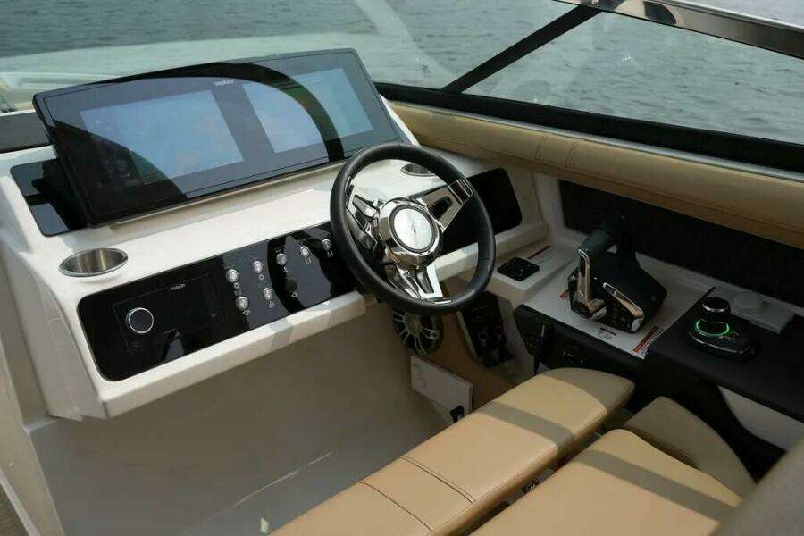 2023 Sea Ray SLX 310 Outboard