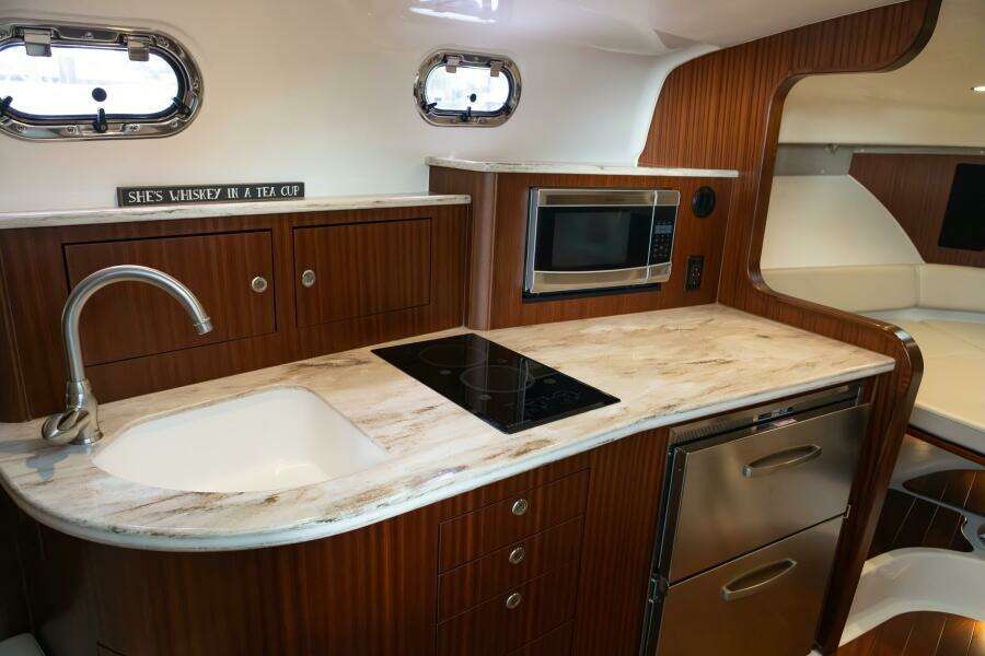 Pursuit 38 - TRACKER - Galley Counter