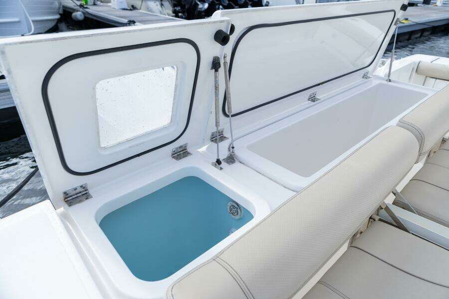 Pursuit 38 - TRACKER - Cockpit Storage