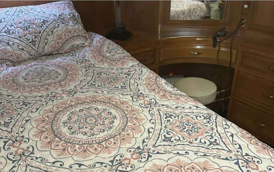 1988 Ocean Alexander 42 Aft Cabin