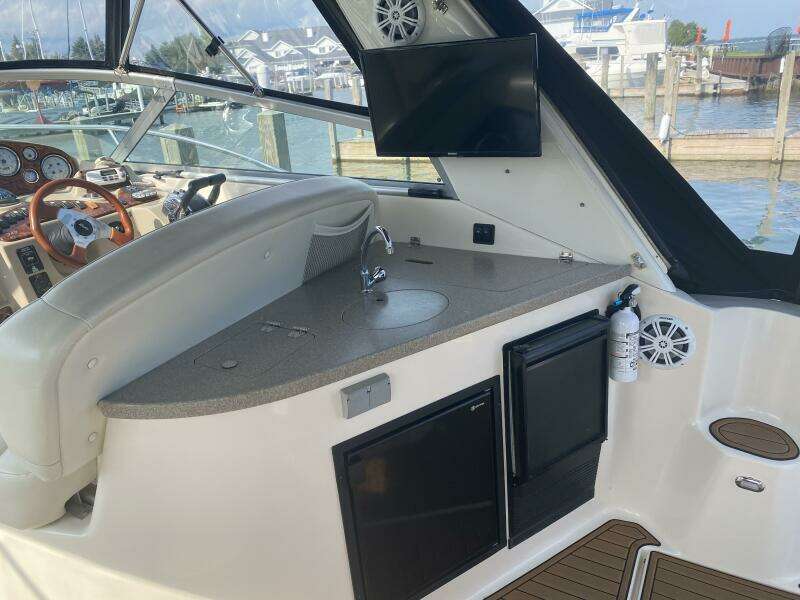 2003 Rinker 342 Fiesta Vee
