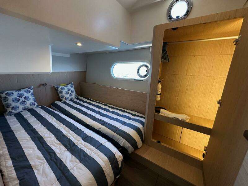 2024 Beneteau Swift Trawler 41 Sedan