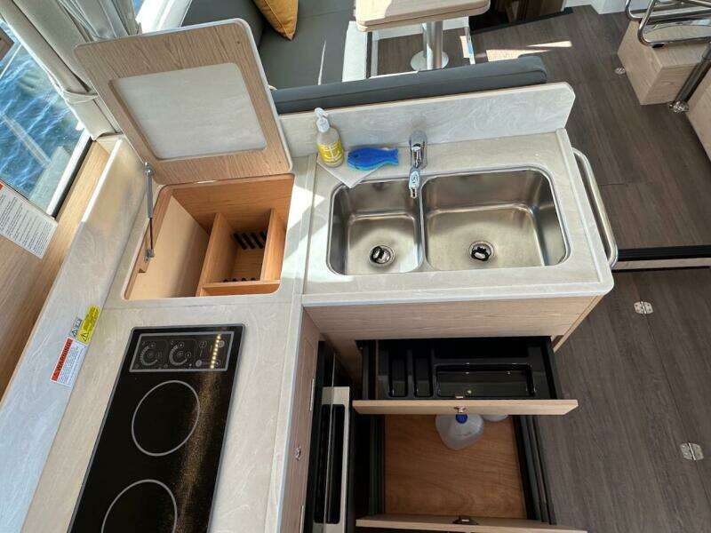 2024 Beneteau Swift Trawler 41 Sedan