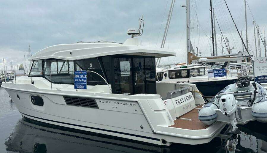 2024 Beneteau Swift Trawler 41 Sedan