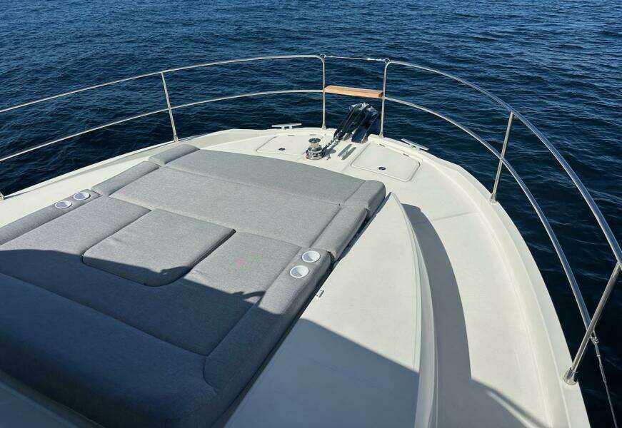 2024 Beneteau Swift Trawler 41 Sedan