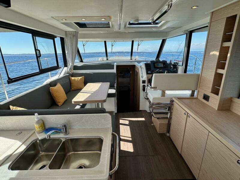 2024 Beneteau Swift Trawler 41 Sedan