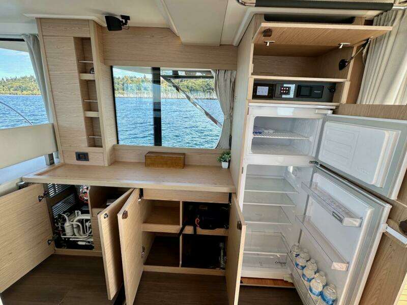 2024 Beneteau Swift Trawler 41 Sedan