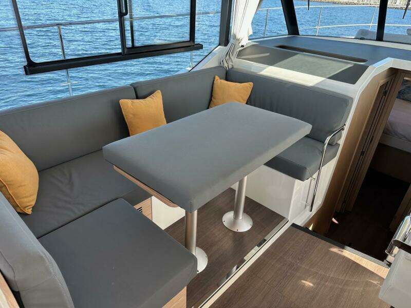 2024 Beneteau Swift Trawler 41 Sedan