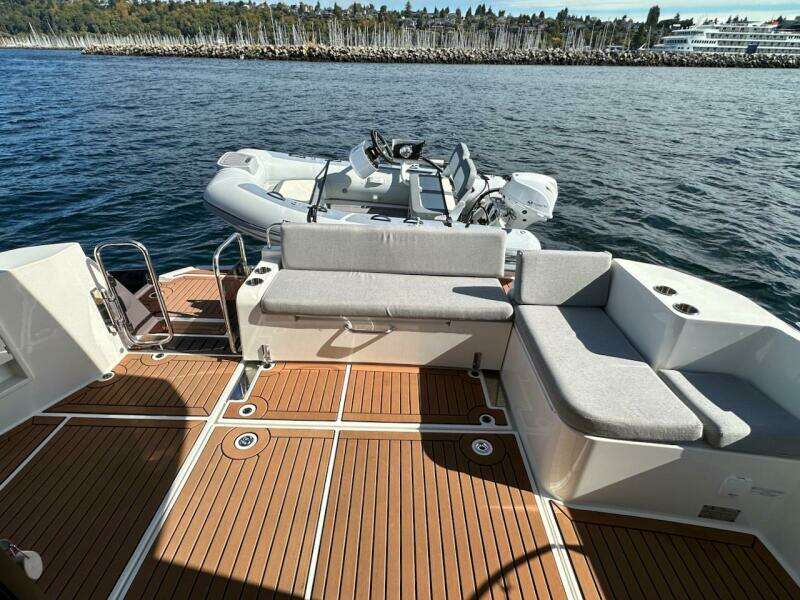 2024 Beneteau Swift Trawler 41 Sedan