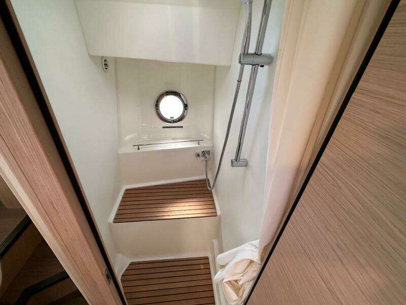 2024 Beneteau Swift Trawler 41 Sedan