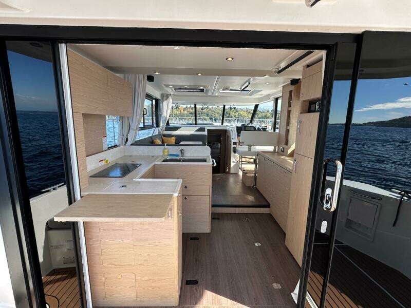 2024 Beneteau Swift Trawler 41 Sedan