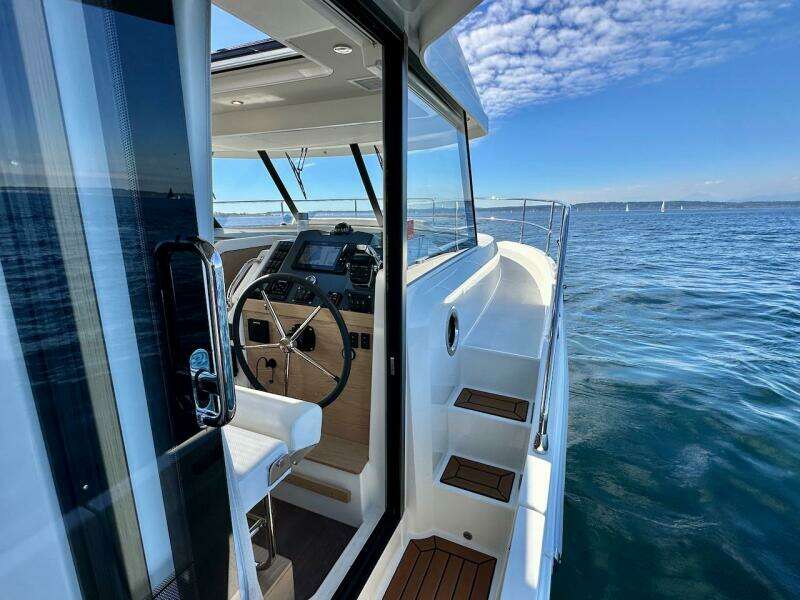 2024 Beneteau Swift Trawler 41 Sedan