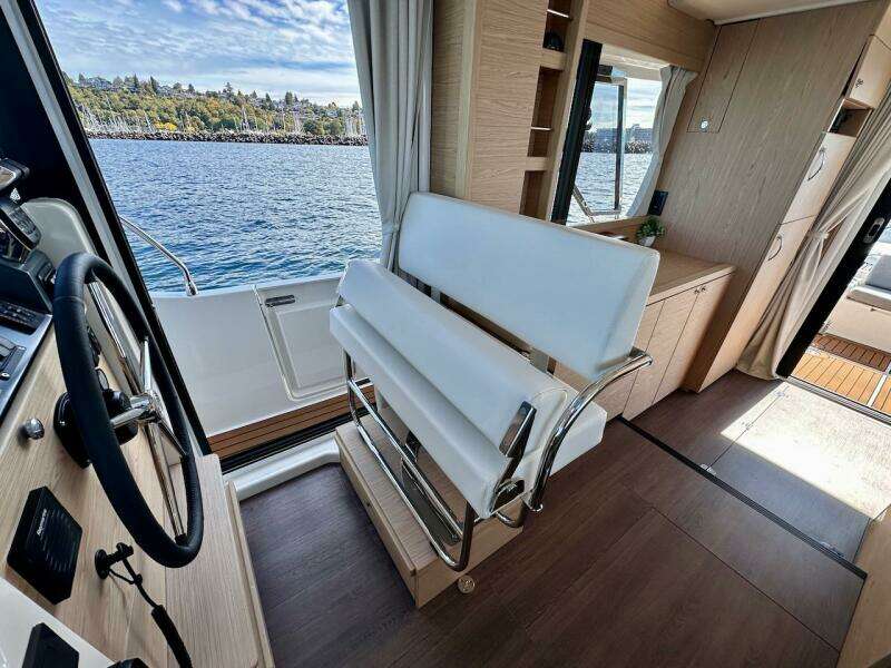 2024 Beneteau Swift Trawler 41 Sedan