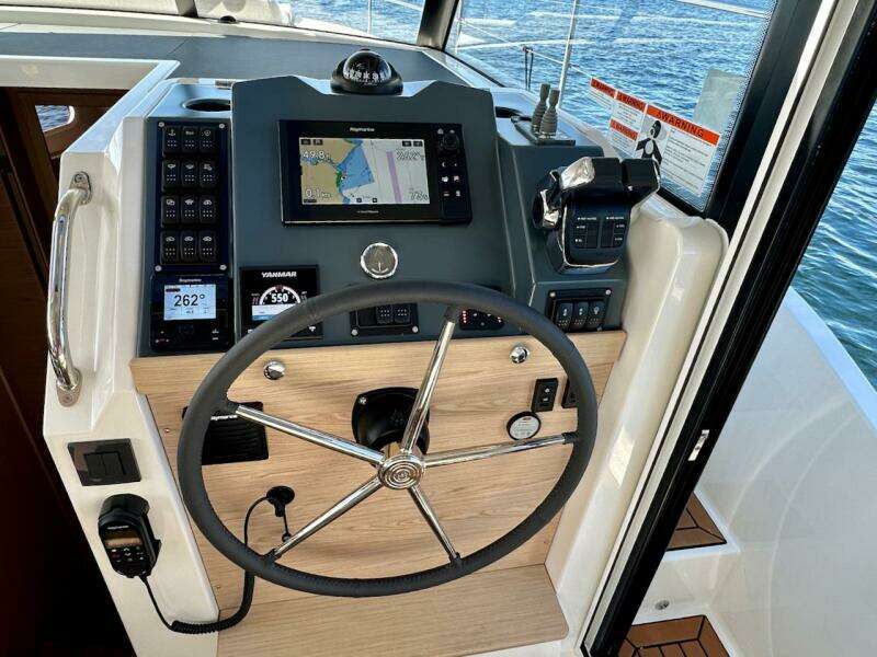 2024 Beneteau Swift Trawler 41 Sedan