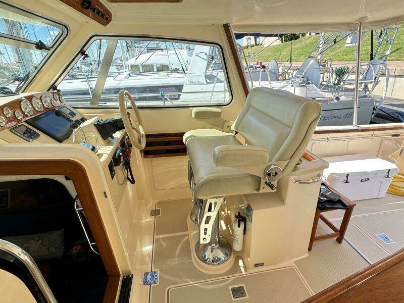 2004 Island Packet 360 Hardtop Express Cruiser