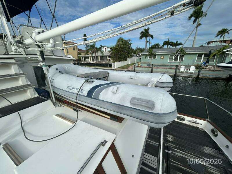 42' Grand Banks tender2