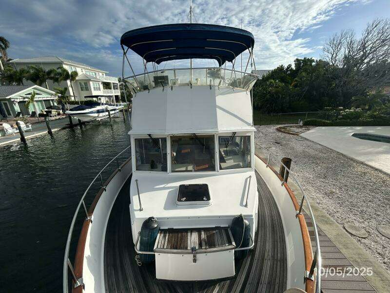 42' Grand Banks foredeck aft
