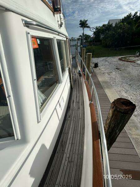 42' Grand Banks port side deck2