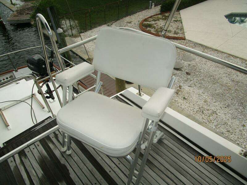 42' Grand Banks flybridge deck chair