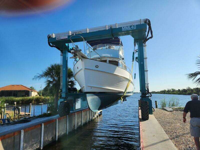 42' Grand Banks hauled out3