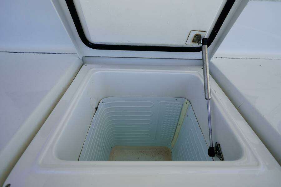 1994 Hatteras 46 Convertible- CHANGE ORDER- Livewell