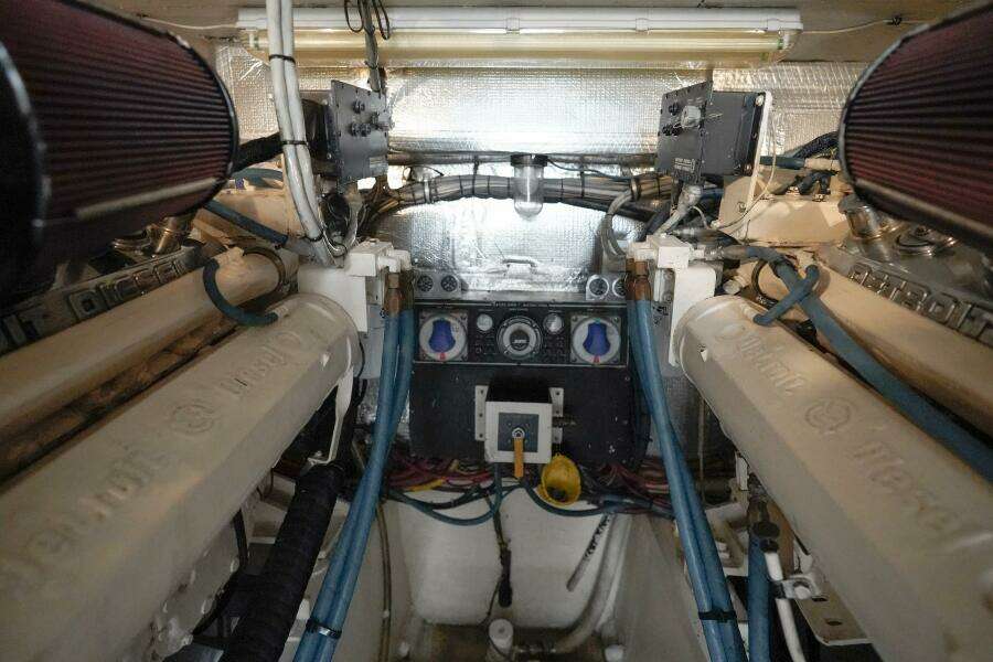 1994 Hatteras 46 Convertible- CHANGE ORDER- Engine Room