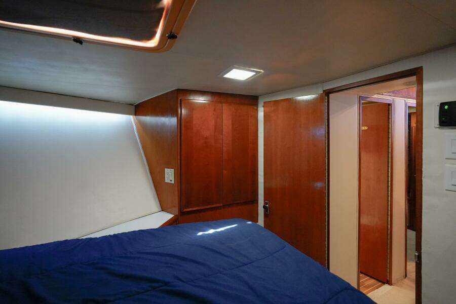 1994 Hatteras 46 Convertible- CHANGE ORDER- Master Stateroom