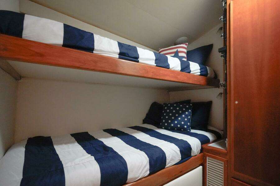 1994 Hatteras 46 Convertible- CHANGE ORDER- Guest Stateroom