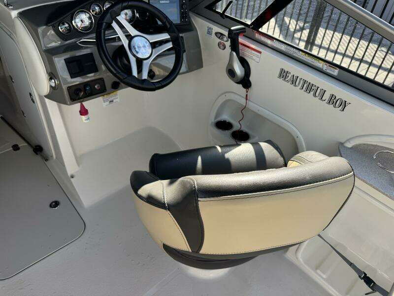 2019 Stingray 234LR