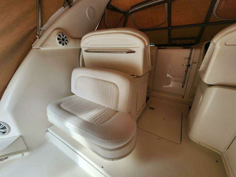 2000 Sea Ray 330 Express Cruiser